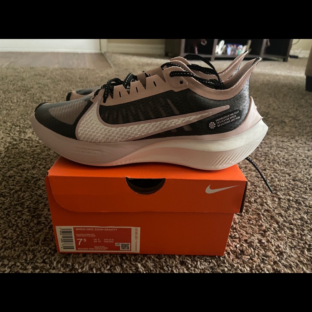 Nike women Zoom Gravity